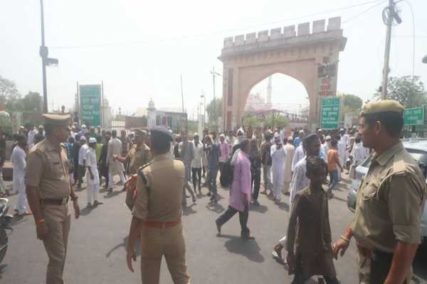 जुमें की नमाज से पहले पूरे यूपी में हाई अलर्ट, ड्रोन से होगी निगरानी